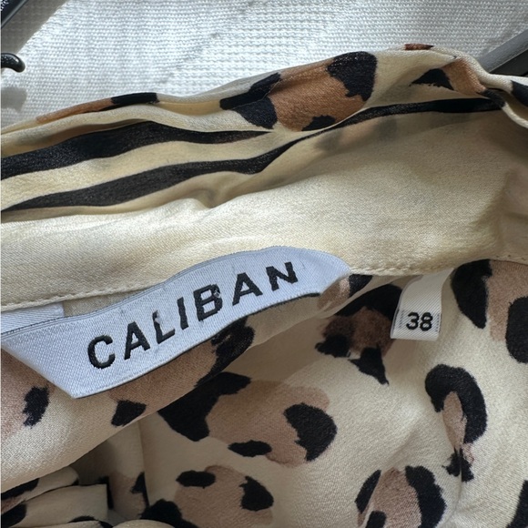 CALIBAN Animal Print Silk Shirt In Cream - Picture 7 of 9